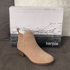 NWT Brown Kensie booties